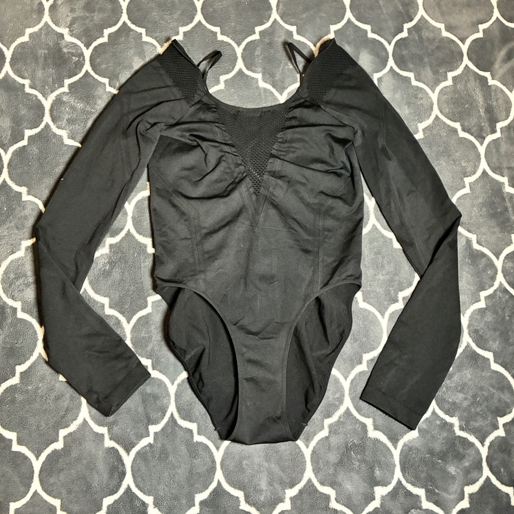 Nike Zonal Cooling Bodysuit Womens XS Black Long Sleeve Mesh Seamless AR1537-010